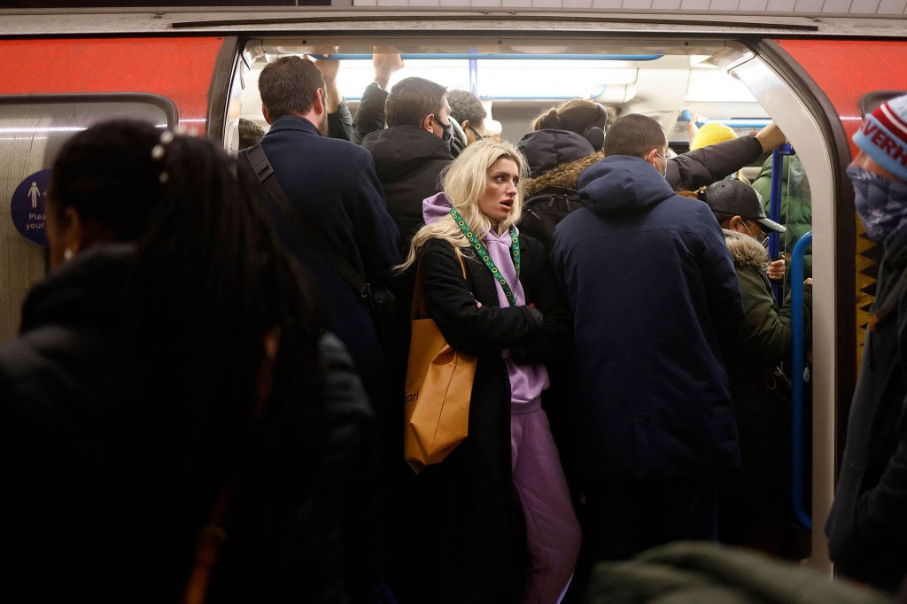Passagiere müssen in öffentlichen Verkehrsmitteln in London keine Masken mehr tragen.