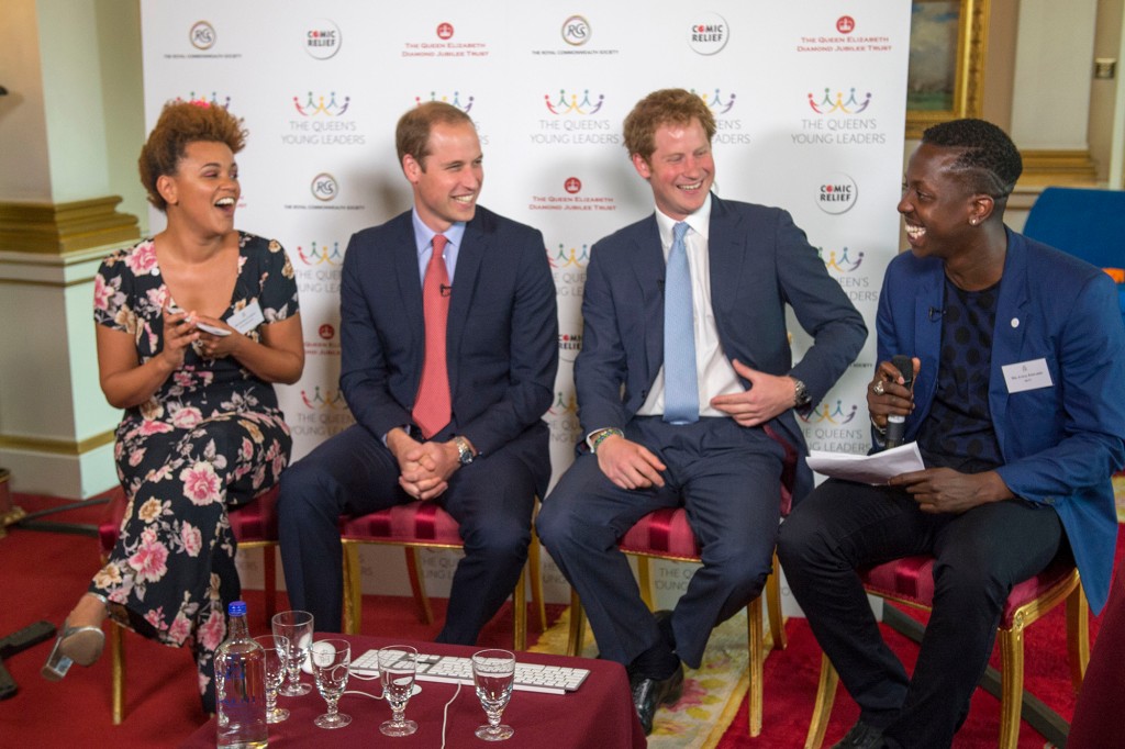Gemma Kearney, Prinz William, Herzog von Cambridge, Prinz Harry und Jamal Edwards beim Start des Young Leaders-Programms der Königin im Buckingham Palace am 9. Juli 2014 in London, England. 