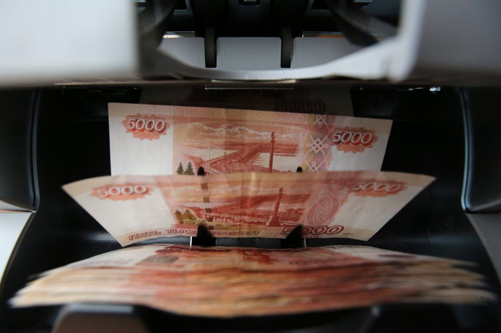 Der russische Rubel fiel gegenüber dem Dollar auf ein Rekordtief