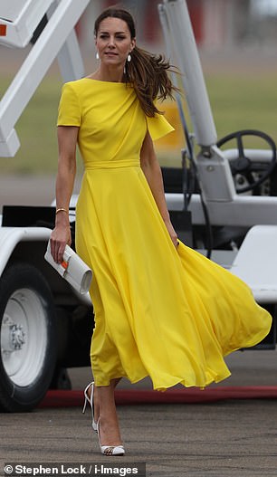Kate sah bei ihrer Ankunft am Norman Manley International Airport in Kingston in einem maßgeschneiderten Roksanda-Kleid mit gelber jamaikanischer Flagge umwerfend aus.