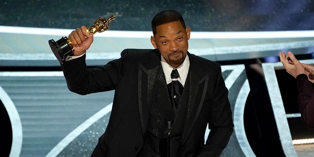 Will Smith erhält seine Auszeichnung für "König Richard" Bei den Oscars.
