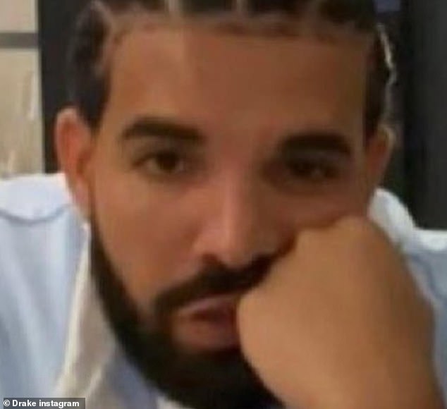 Certified Lover Boy: Drake hat eine Nahaufnahme von sich geteilt, in der er seinen charakteristischen Bart und die Spitzen seiner Arme zeigt