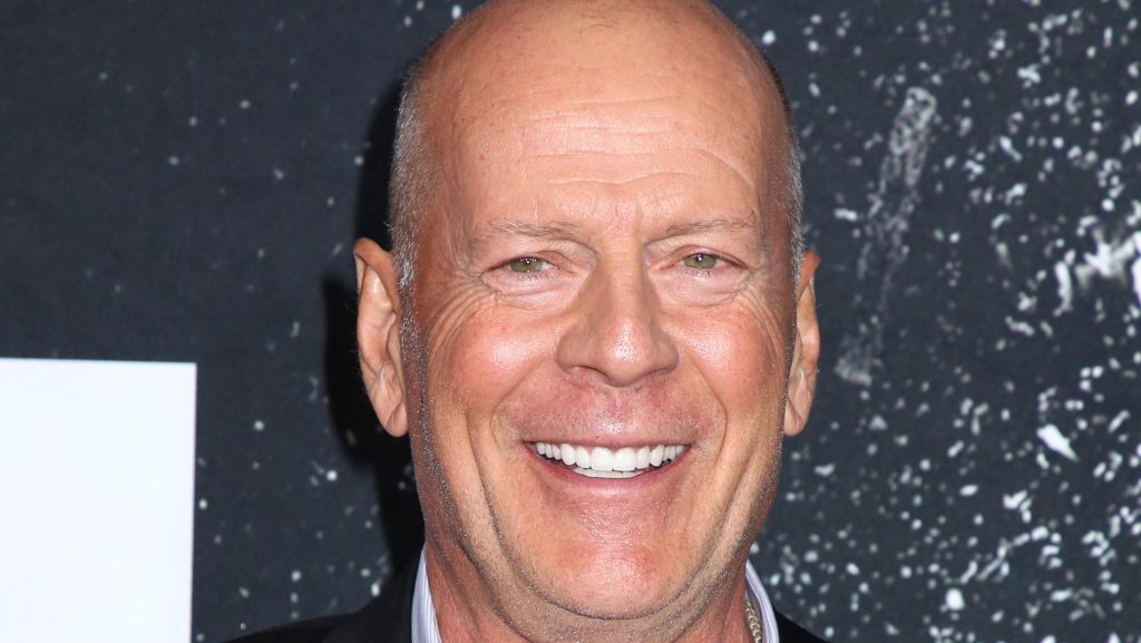 Bruce Willis grüßt von John Travolta, Haley Joel Osment - Deadline