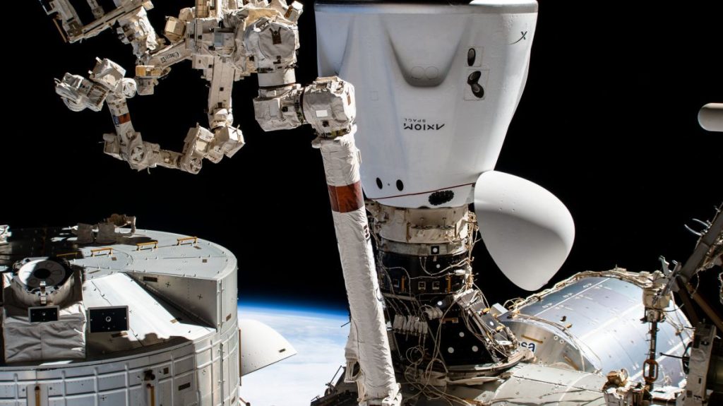 Sehen Sie, wie die Ax-1-Astronautenmission von SpaceX heute die Raumstation verlässt
