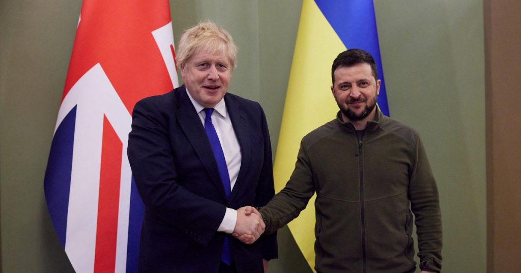 Um seine Unterstützung zu demonstrieren, trifft der britische Premierminister den Ukrainer Selenskyj in Kiew