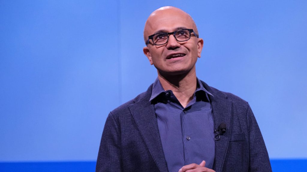 Microsoft-Chef Satya Nadella teilt den Mitarbeitern mit, dass Gehaltserhöhungen bevorstehen