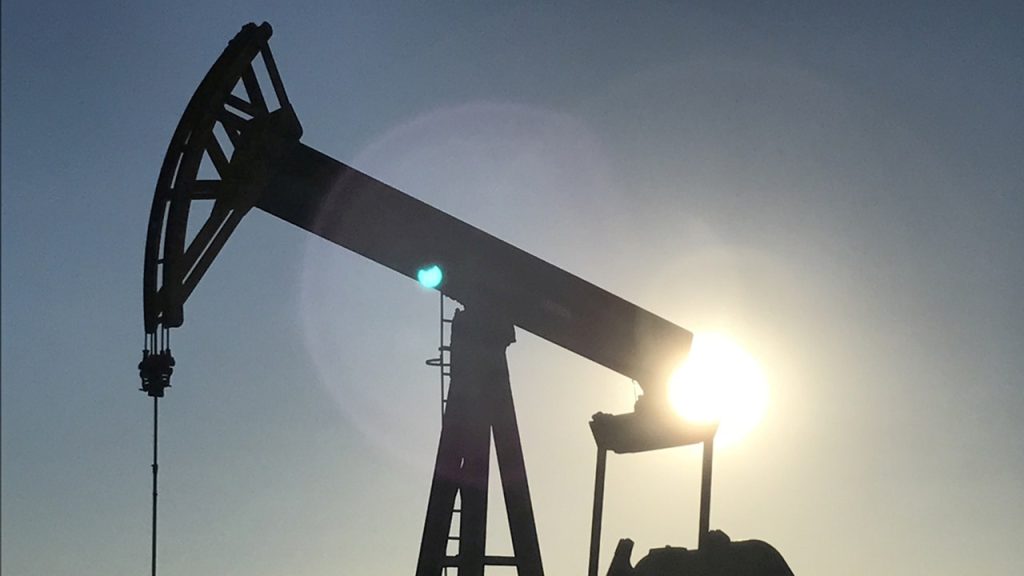 Die Ölpreise fallen um mehr als 2 % und verlängern die Verluste