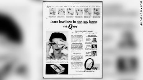 In den 1940er Jahren wurden Q-Tips an Frauen als Werkzeug für ihre Schönheitsroutine vermarktet.