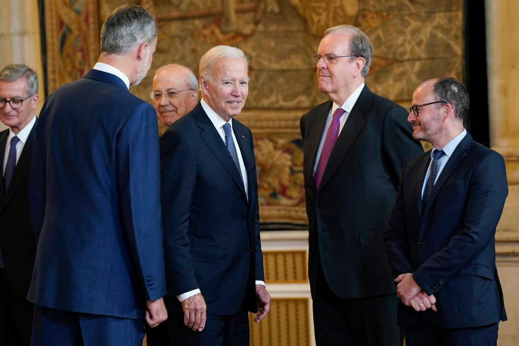 Präsident Joe Biden trifft sich am Dienstag, den 28. Juni 2022, mit dem spanischen König Felipe VI. und der spanischen Delegation im Königspalast in Madrid.