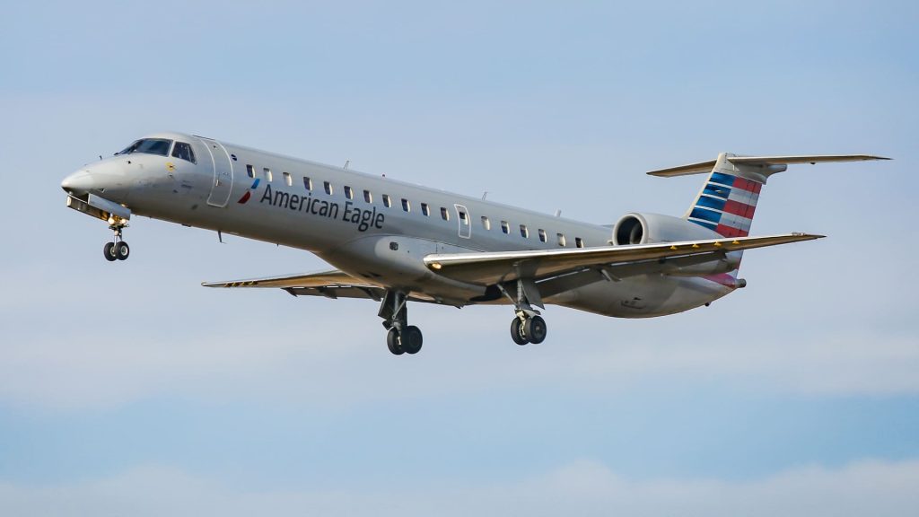American Airlines stellt Flüge nach Dubuque, Islip, Ithaka und Toledo ein