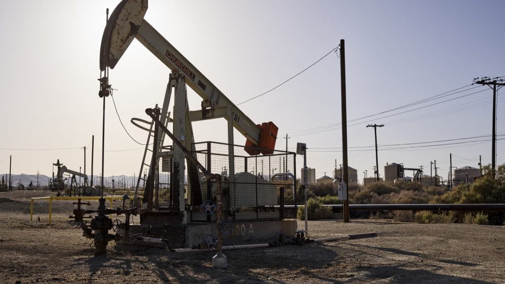 Dan Yergin spricht über sinkende Ölpreise trotz knapper Vorräte und Spannungen in Russland