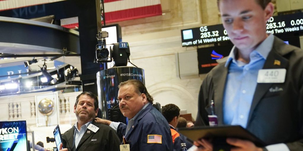 Der Dow rutscht ab, da der S&P 500 höher schließt