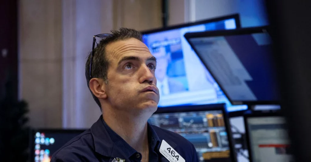 Die Wall Street springt vor Technologie und Energie.  Gezielte Nachrichten belasten die Einzelhändler schwer