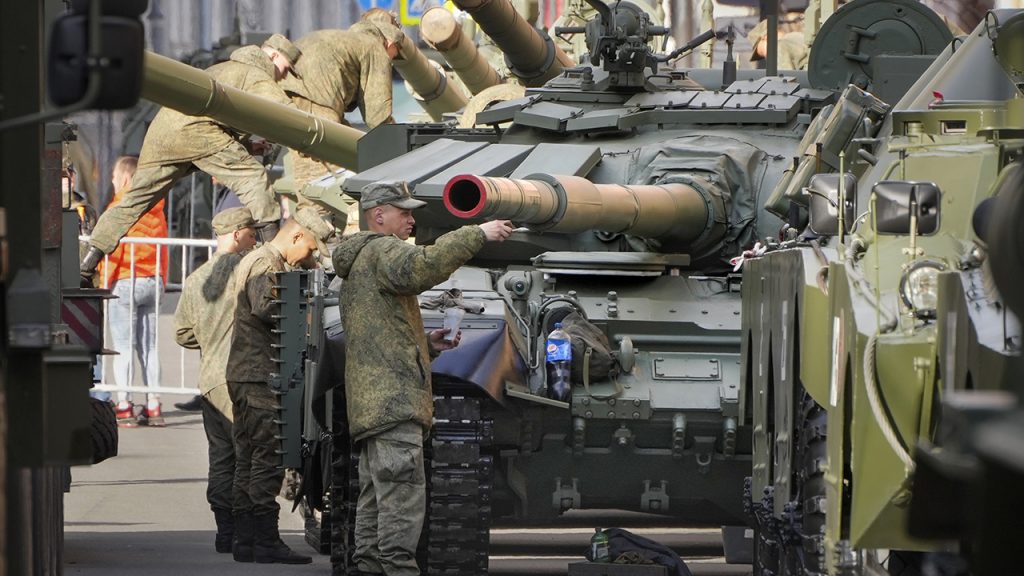 Russische Raketen trafen Kiew zum ersten Mal seit einem Monat und zielten auf eine Panzeranlage