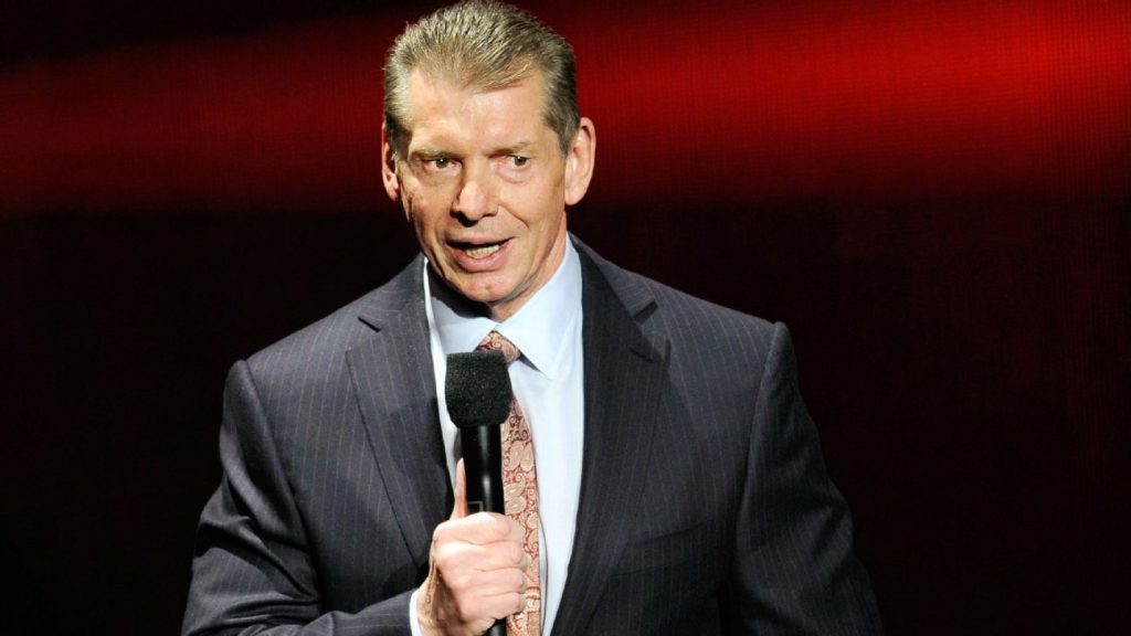 Vince McMahon tritt während einer Untersuchung mutmaßlicher Schweigezahlungen als WWE-Vorsitzender und CEO zurück