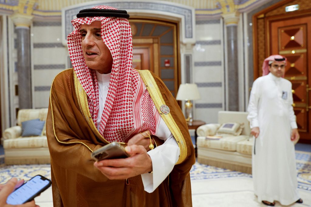 Der saudische Außenminister Adel al-Jubeir nimmt am 16. Juli 2022 an einem Interview mit Reuters in Jeddah, Saudi-Arabien, teil.