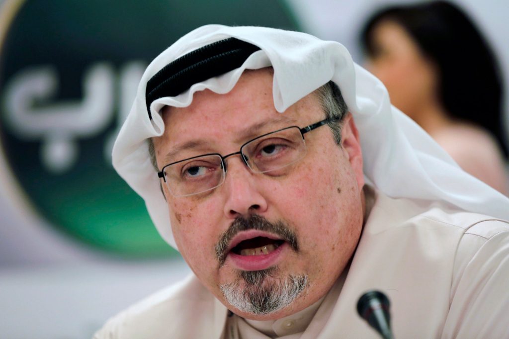 Der saudische Journalist Jamal Khashoggi spricht während einer Pressekonferenz in Manama, Bahrain am 15. Dezember 2014.