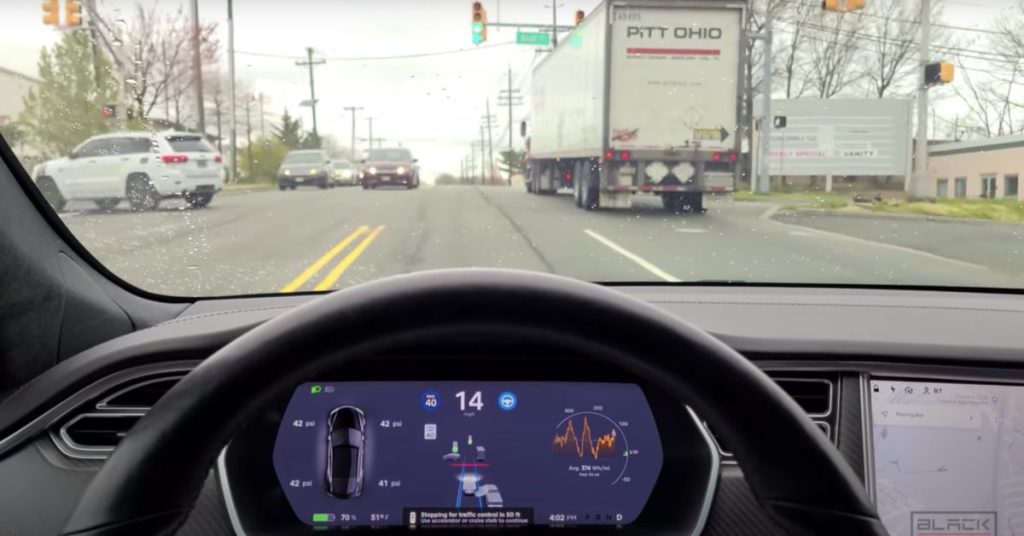 Tesla baut die grüne Ampelglocke aus – weniger Ärger im Straßenverkehr