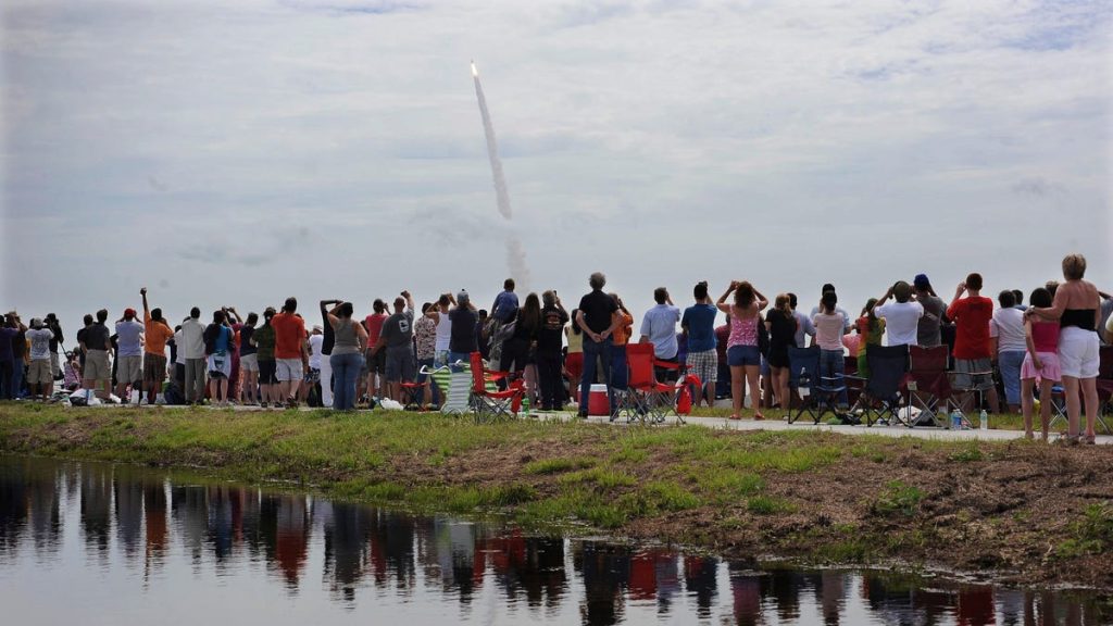 Riesige Menschenmassen für Eröffnungsstart der Riesenrakete der NASA erwartet