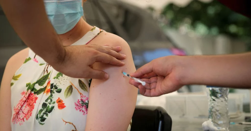 Südafrika meldet seinen ersten Todesfall in ursächlichem Zusammenhang mit einem COVID-Impfstoff