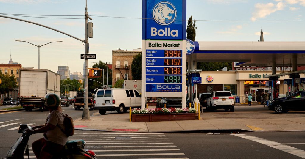 US-Gaspreise fallen unter 4 $ pro Gallone, sagt AAA