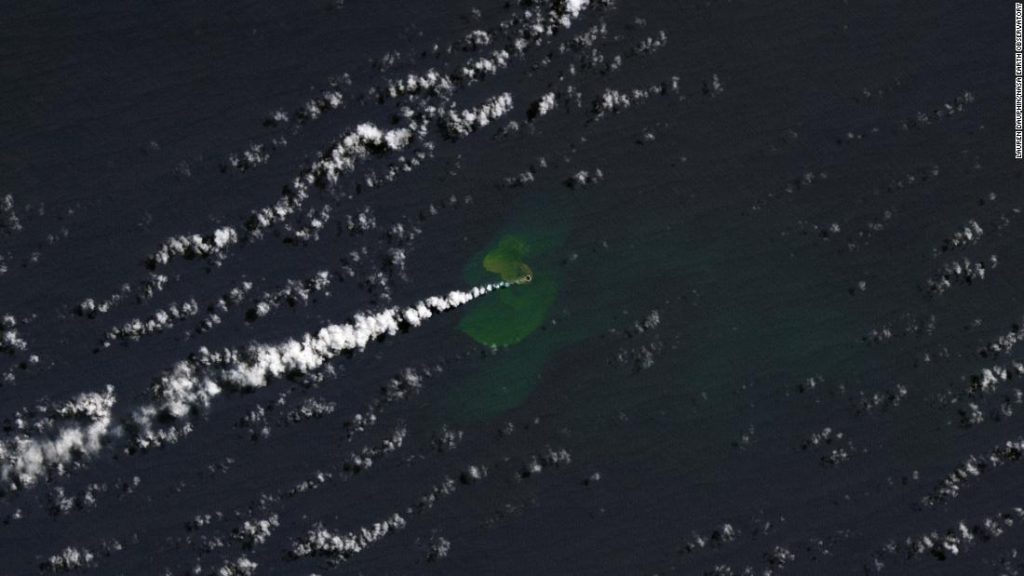 Baby Island taucht nach dem Ausbruch eines Unterwasservulkans im Pazifischen Ozean auf