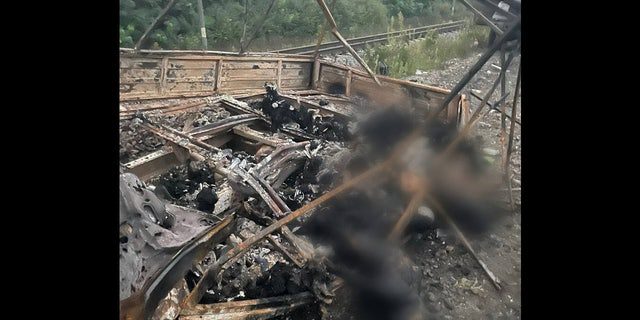 Das Foto wurde am 1. Oktober nach dem Angriff vom 25. September auf sieben Zivilfahrzeuge in der Region Charkiw aufgenommen, bei dem 24 Menschen getötet wurden, darunter 13 Kinder und eine schwangere Frau.