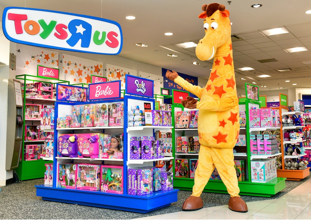 Toys R Us bringt vor der Weihnachtszeit eine 451-Wiederbelebung von Macy's-Standorten auf den Markt