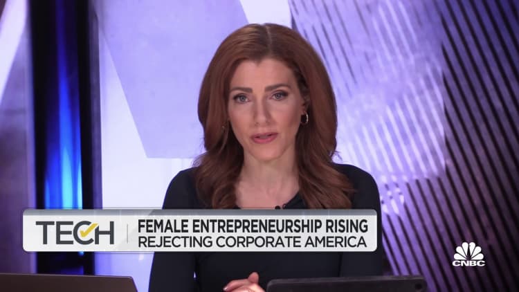 Das weibliche Unternehmertum nimmt zu, da die Zahl aktiver Unternehmerinnen zunimmt