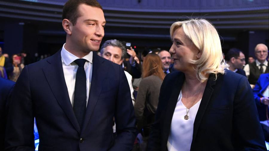 Frankreichs extreme Rechte versucht, sich vom politischen Rand in den Mainstream zu bewegen