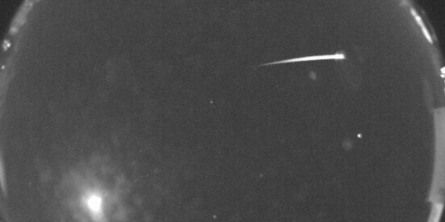 Am 17. November um 1:45 Uhr GMT nahm die All Sky Camera der NASA an der New Mexico State University dieses Bild der Leoniden-Meteore auf, die über den Himmel zogen.