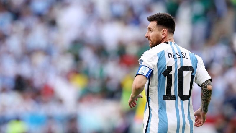 Argentinien und Lionel Messi haben ein hartes Spiel gegen Polen