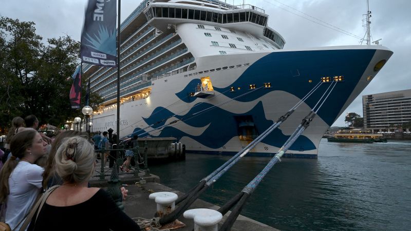 Kreuzfahrtschiff mit 800 mit Covid infizierten Passagieren legt in Sydney an